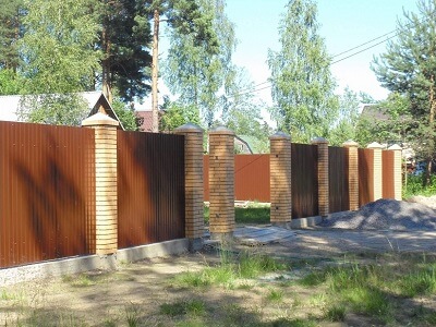 Монтаж забора из металлопрофия в Марьиной Горке