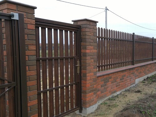Установка забора из металлоштакетника в Марьиной Горке
